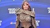 Shania Twain looked unrecognizable at the People's Choice Awards with pink hair and a partially see-through dress