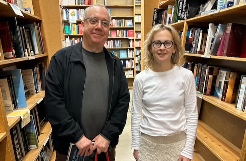 Paul Giamatti spotted at Powell’s City of Books