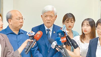 李進勇視察基隆 藍批罷樑國家隊