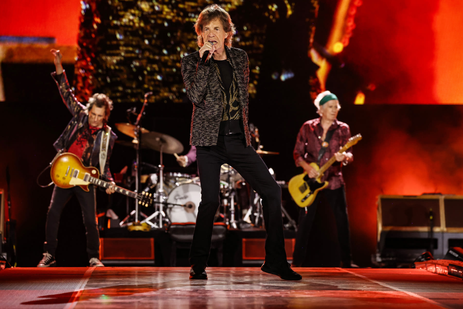 The Rolling Stones Recruit Lainey Wilson for ‘Dead Flowers’ Performance in Chicago