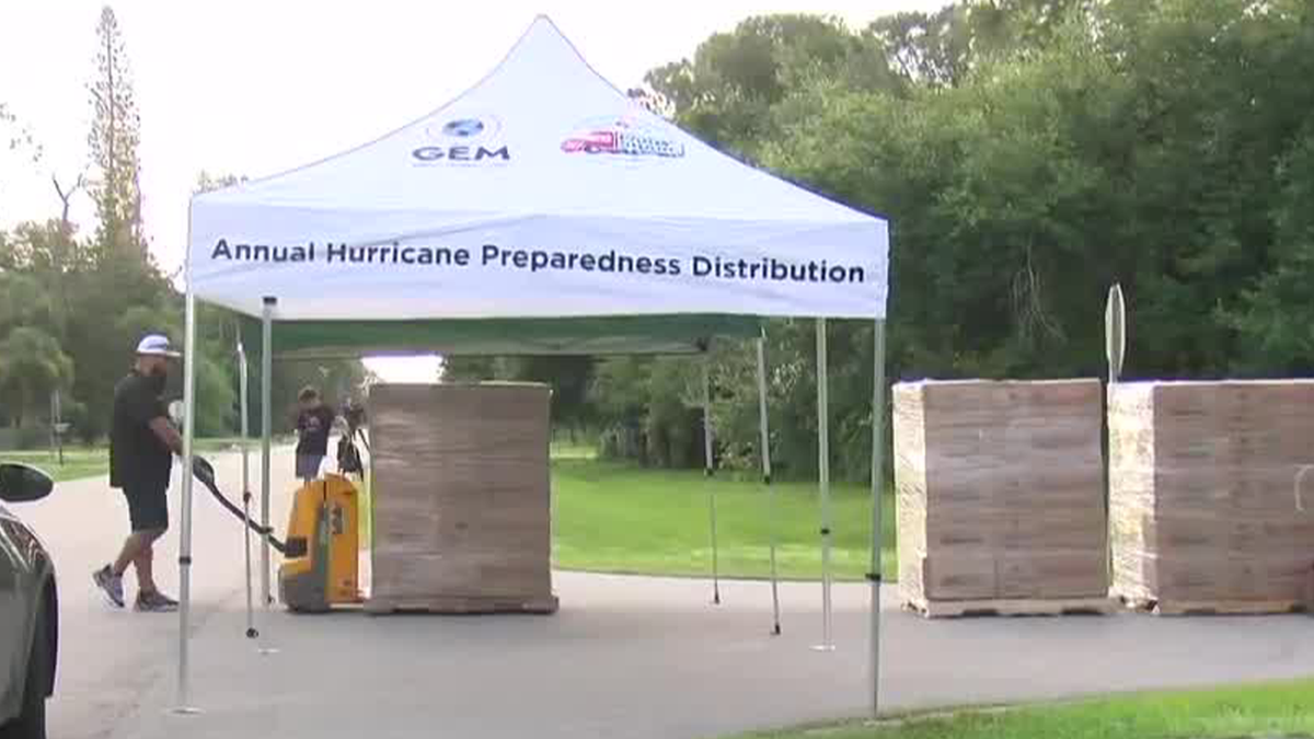 500 hurricane kits distributed in North Fort Myers