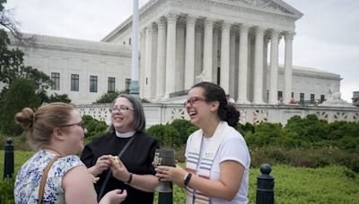 United Methodist Church ends ban on gay clergy