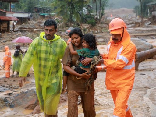 Kerala landslides – latest: Hundreds feared trapped as death toll soars amid heavy rains in southern India