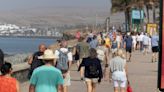 Las ocho islas canarias salen a la calle para protestar contra la masificación turística