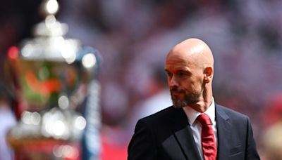 Ten Hag seguirá al frente del Manchester United, según medios británicos