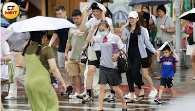 午後雷雨連下1週 大低壓帶恐影響台灣？氣象署：8月中是關鍵