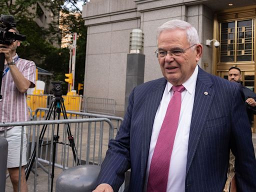 Sen. Bob Menendez to run for re-election as independent in N.J. amid bribery trial