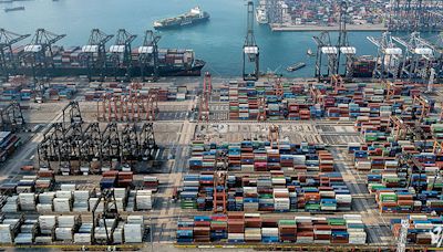 港貨櫃碼頭首跌出全球十大 運物局：排名計算有差異 續鞏固港口優勢 - 20240419 - 經濟