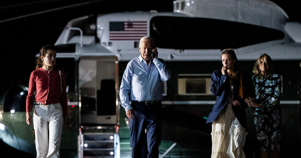 Biden’s Family Tells Him to Keep Fighting as They Huddle at Camp David