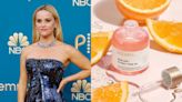 ¿Quieres tener la piel reluciente de Reese Witherspoon? Su aceite de vitamina C favorito está casi al 40%