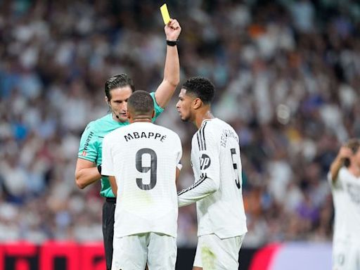 Real Madrid : « Un geste très laid »… Incompréhension totale entre Kylian Mbappé et l’arbitre qui lui a mis un carton