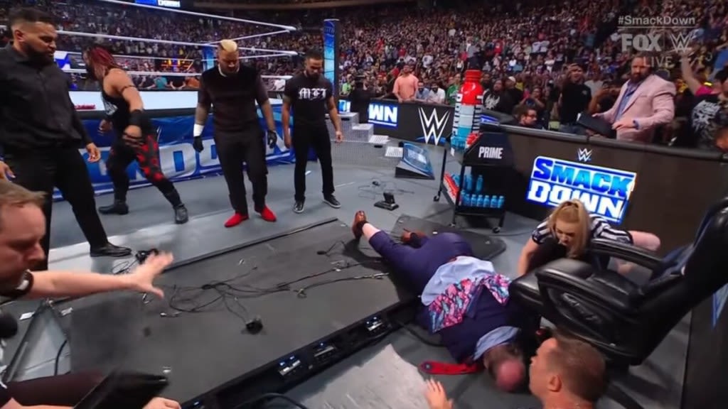 Paul Heyman Doesn’t Acknowledge Solo Sikoa, Gets Attacked By The Bloodline On WWE SmackDown