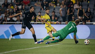 Christian Ramírez and Diego Rossi each score as Crew beat Nashville 2-0