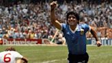 Aparece el Balón de Oro de Maradona que había sido robado por la Camorra napolitana - La Tercera