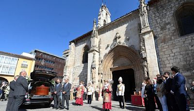 Burgos despide al exalcalde Peña con un funeral con honores