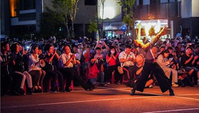 火舞秀點燃湖口夜空 「竹風縣藝」5000人次進場 - 寶島