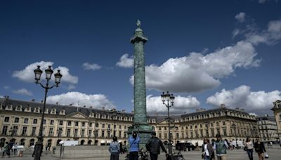 Vogue invita a 500 celebridades para una fiesta de lujo en la plaza Vendôme de París