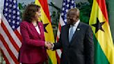 Vicepresidenta Harris promete ayuda e inversiones a Ghana