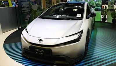 Hybrids Delivering Cash Chest for Toyota, Honda’s EV Ambitions (Bloomberg)