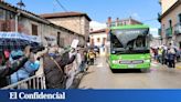 La cruzada de unos vecinos de Madrid para salvar una parada de autobús en la sierra