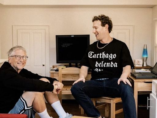 A Photo Worth $296 Billion: Mark Zuckerberg, Bill Gates Clicked Together As Facebook Boss Turns 40 - News18