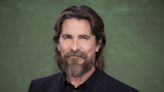 Christian Bale confirma que defendió a Amy Adams del director de 'American Hustle'