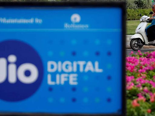 Jio outpaces Airtel in 4G/5G user additions during April