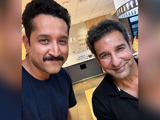 Fanboy Parambrata meets cricket icon Wasim Akram