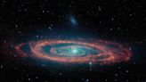 250萬光年外宇宙巨人！ 史匹哲太空望遠鏡揭超巨型黑洞「安靜」之謎