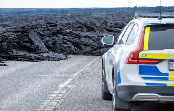 New eruption at Iceland volcano 'highly probable' within weeks, scientists warn