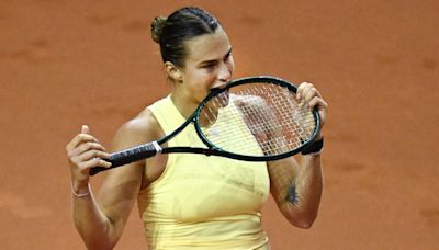 Swiatek pasa a semifinales en Stuttgart, Sabalenka eliminada