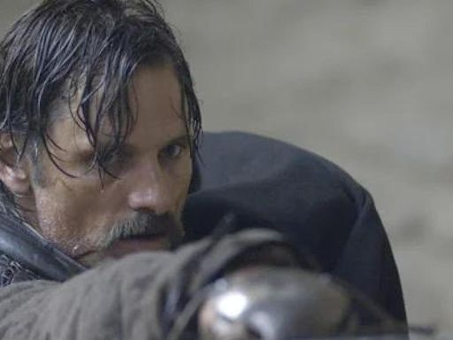 La película de hoy en TV en abierto y gratis: Viggo Mortensen, Ariadna Gil, Unax Ugalde y Eduardo Noriega llevan a Arturo Pérez-Reverte a la gran pantalla