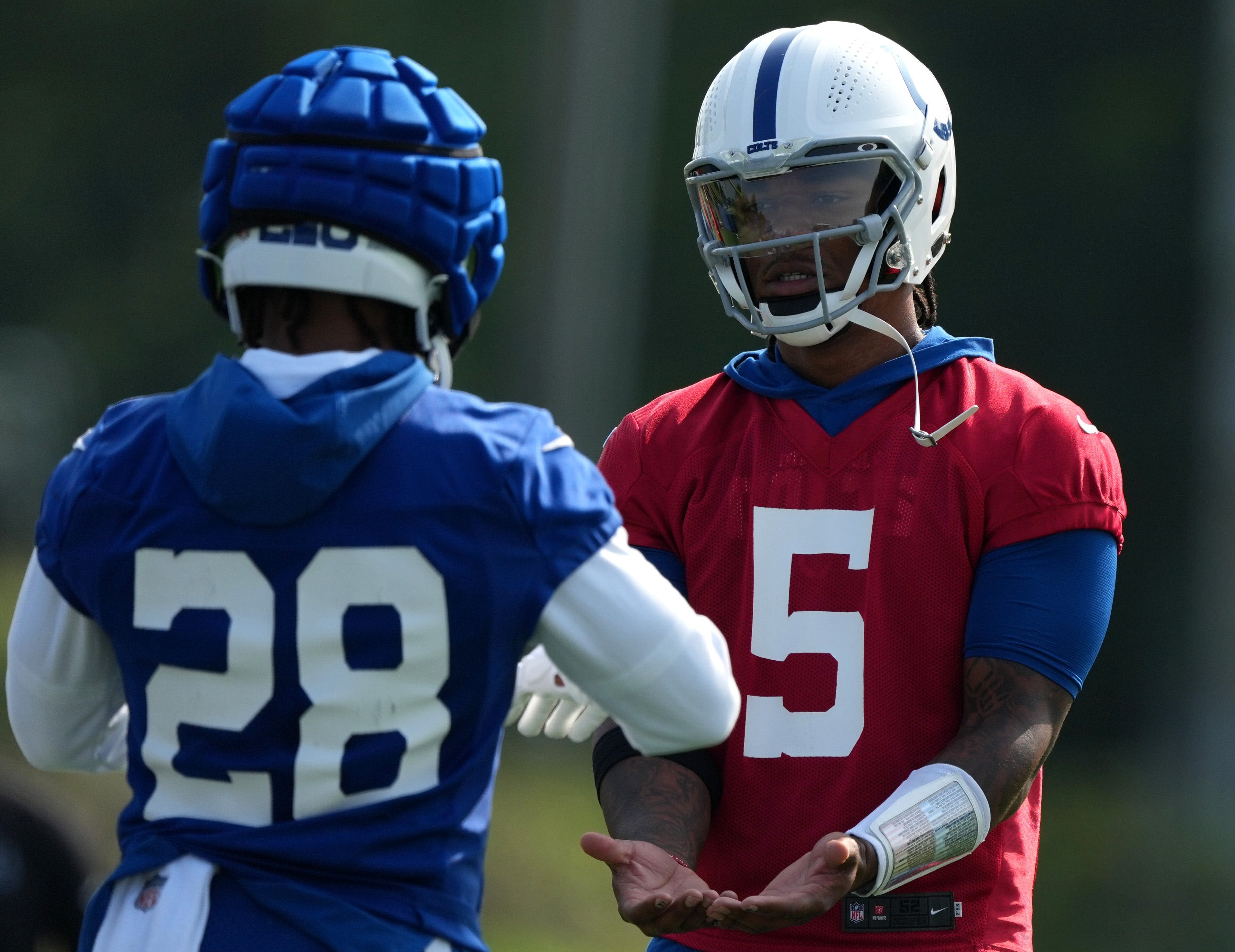 Combination of Colts' Anthony Richardson and Jonathan Taylor putting LBs in 'tough' spot
