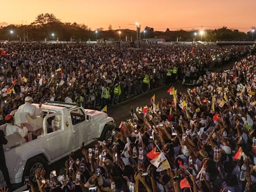 Estimated 600,000 people attend Mass with Pope Francis in East Timor