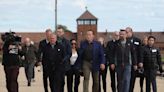 Schwarzenegger visita Auschwitz
