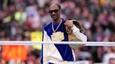 Snoop Dogg, el rapero que saltó al cuadrilátero de la WWE, golpeó a un luchador y salvó el show de WrestleMania