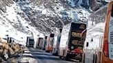 Bloqueo de carretera en Ayacucho: Fuerte nevada impidió el pase de autos, buses provinciales y trailers