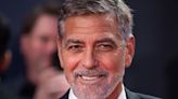 George Clooney dice que Biden no es el hombre que era en 2020 y debería abandonar la carrera - La Tercera