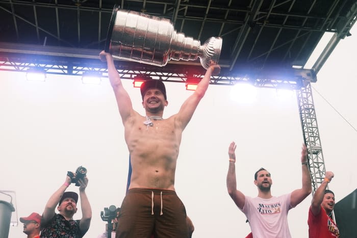 Rain doesn't stop the reign for the Panthers, who celebrate their Stanley Cup with parade and rally