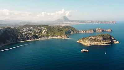 La “Ibiza” de Alicante, un pequeño paraíso de arenas finas y aguas azuladas y refugio de artistas