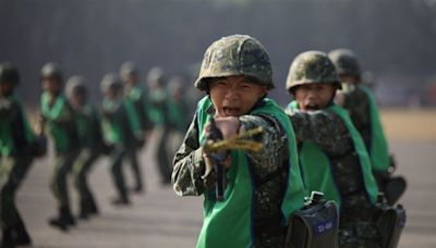 顧立雄出手了！取日式踏步、美式托擊特長 國軍刺槍術近一甲子落幕