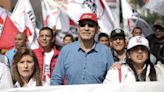 Martín Vizcarra se une a la marcha de la CGTP en protesta contra el Gobierno de Dina Boluarte (GALERÍA)