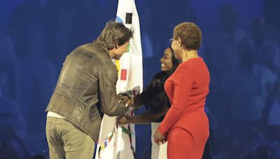 Tom Cruise shows his stan card for Simone Biles