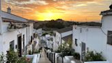 Este fascinante pueblo blanco de Cádiz se viste de velas