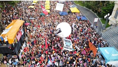 Professores decidem continuar protesto contra ações do governo, mas greve não sai