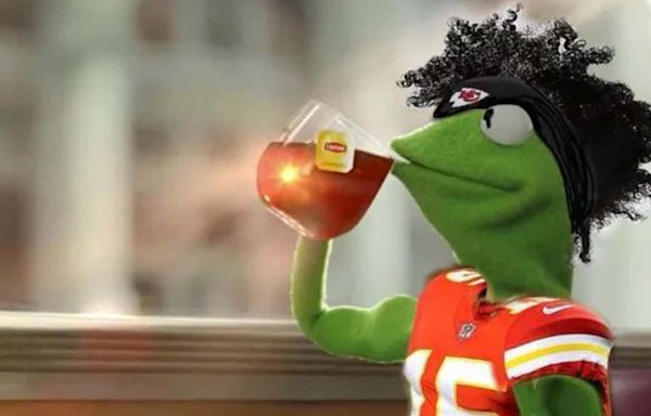 Raiders Lamely Troll Chiefs QB Patrick Mahomes with Weird 'Kermit the Frog' Doll