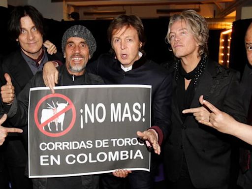 El día en el que el exbeatle Paul McCartney apoyó la iniciativa de abolir las corridas de toros en Colombia