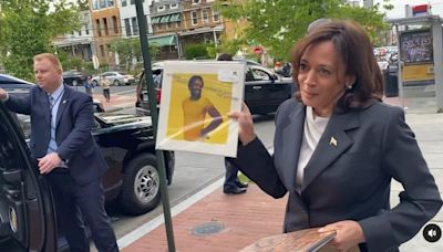 Bailonga, compradora de vinilos y fan del 'hip hop' o del jazz. ¿Es Kamala Harris la política más musical que hemos conocido?