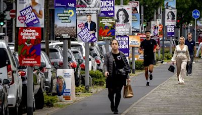 Superencuesta: El PPE va en cabeza, S&D crece poco, la extrema derecha sube y Renovar pierde escaños