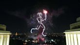 14-Juillet : à la Tour Eiffel, revivez le feu d’artifice olympique et ses 1 000 drones lumineux